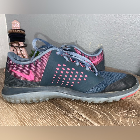 Nike - Picture 5 of 10